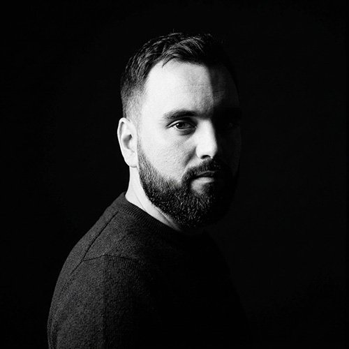 Side-profile portrait of Vedran Obradović, founder of Vizura Studio®