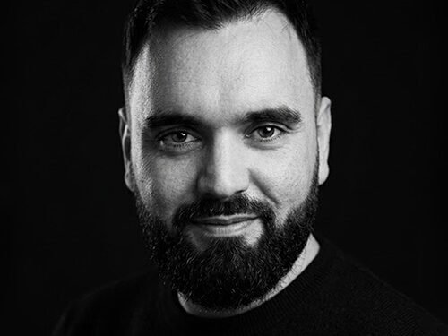 Vedran Obradović, founder of Vizura Studio®, in a black-and-white portrait